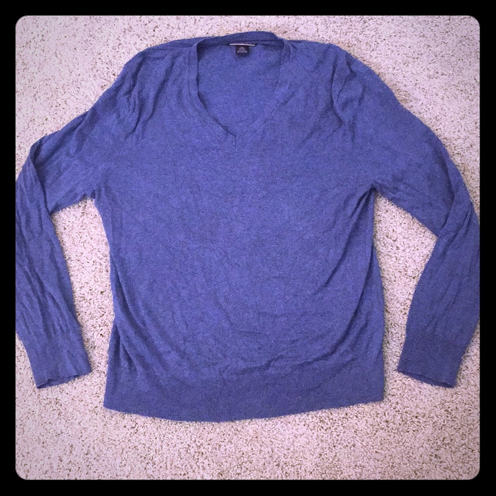 Men L (runs small) BR Luxury Blend v-neck sweater